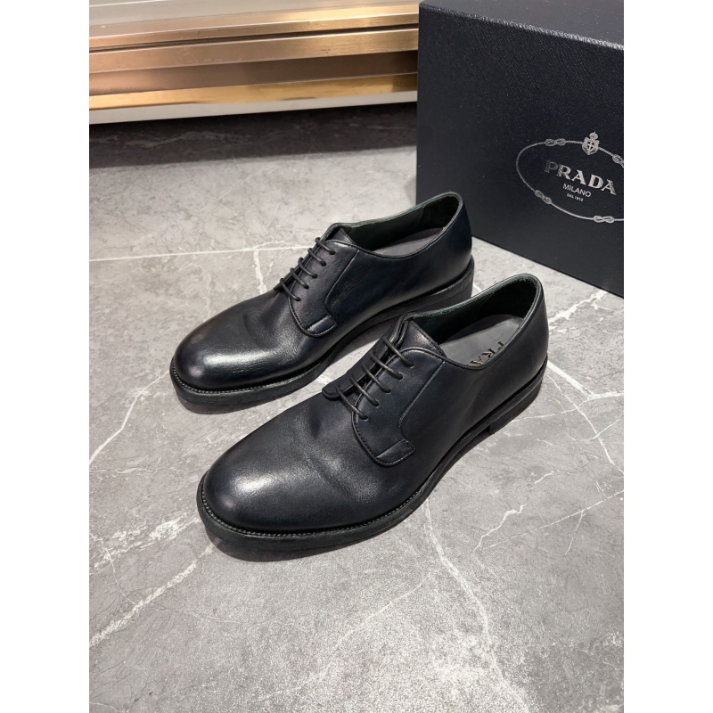 Pra*a leather shoes